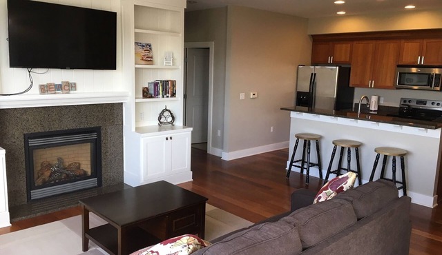 Eagle Street Retreat - Amazing Location - Walk to Restaurants, Shops & the Beach