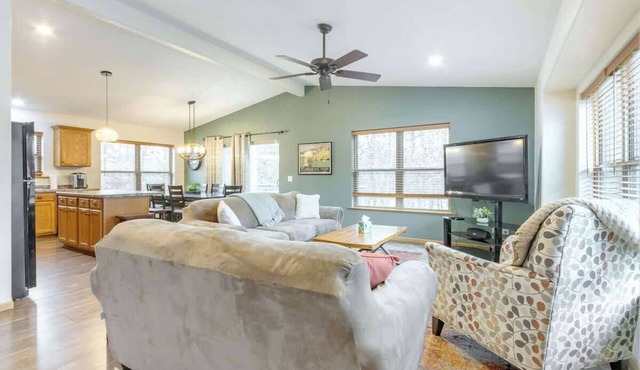 Eagle Trail Escape - Pool and Beach Access!