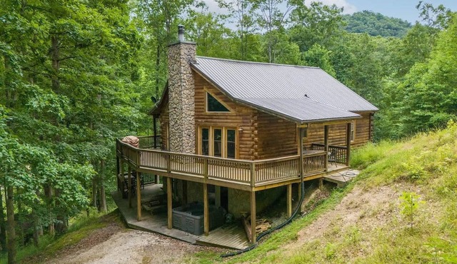 Eagle View RRG -Hot Tub- Newly updated | WiFi