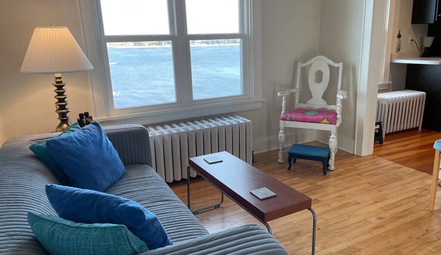 Eagle View Suite: Waterfront, Swim, Patio, Walkable Eat & Shop