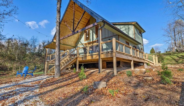 EagleRock Retreat- Pet Friendly, Hot Tub, Firepit, WiFi