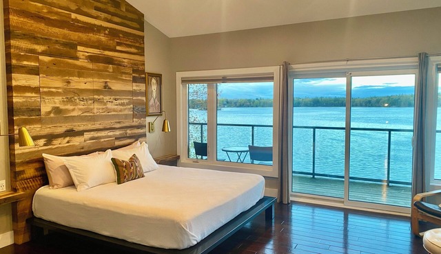 Eagles and Sunrises on Sparrow Lake with your Extended Family Anytime of Year!