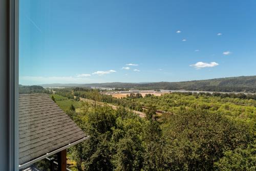 Eagles Bluff 1BR Suite of Kalama Oaks Lodge