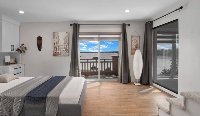 Eagle’s Executive Suite in Quaint Cardigan with Cozy Charm