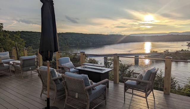 Eagles Landing - Lake Life for up to 12 guests right on Table Rock Lake