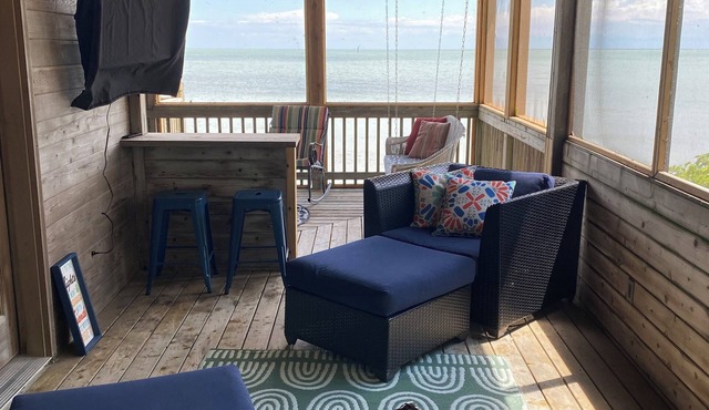 Eagles Landing - Pelee Island Beachfront Cottage