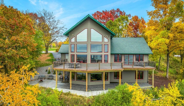 Eagles Landing Sleeps 10 HOT TUB