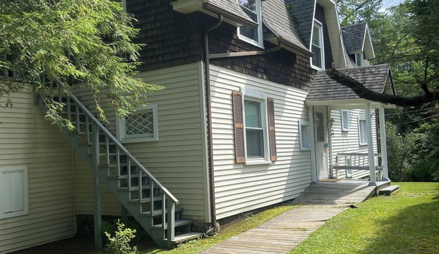 Eagles Mere lakefront 6-bedroom 3-bath cottage