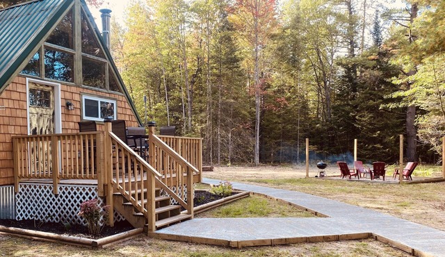 Eagles Nest A-frame: Riverfront Cabin: Add-on Treehouse Bedroom, Pet Friendly!