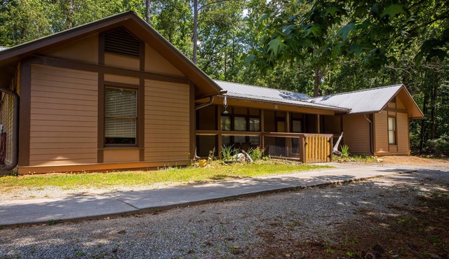 Eagles nest cabin -Comfortable, Homey Cabin Sleeps 14 on Lake Allatoona