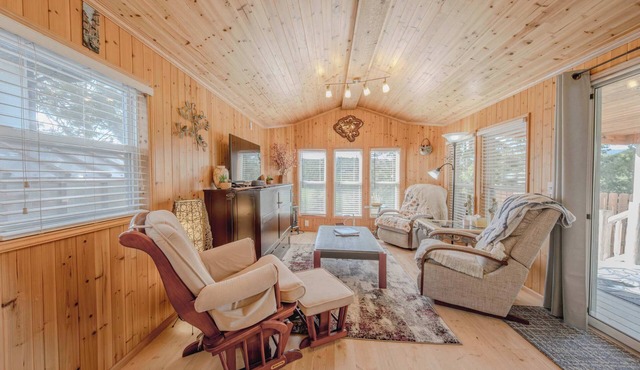 Eagles Nest Cabin – Cozy Mountain Retreat for 4