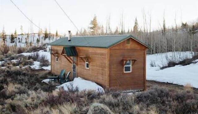 Eagle’s Nest Cabin on the Ridge @ 22 West