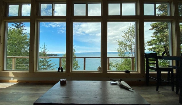 Eagles Nest Cabin in Remote Halibut Cove, Alaska