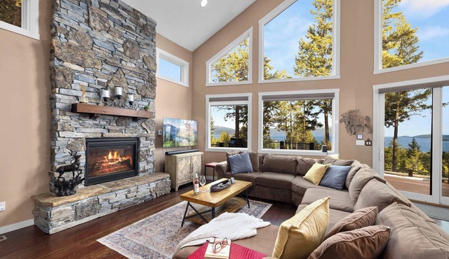 Eagles Nest - Hot Tub & Lake Views