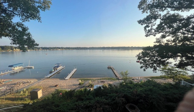Eagles Nest - Lake front escape with water and sunset views plus a sandy beach