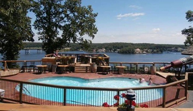 EAGLES NEST MOTEL & LOUNGE