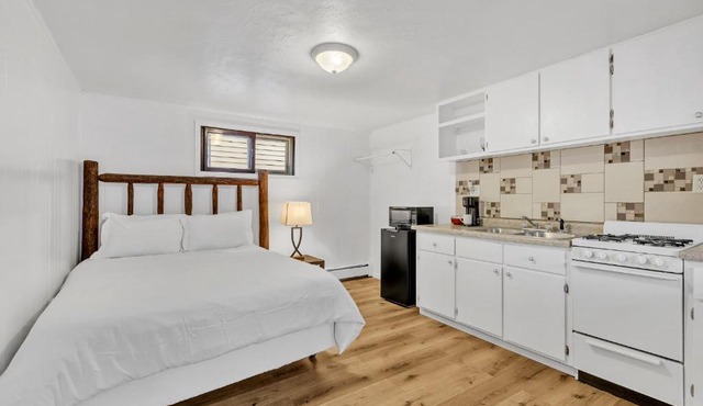 Eagles Nest Motel Unit 3