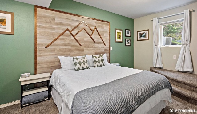 Eagles Nest suite. Eagle sightings & Mountain view