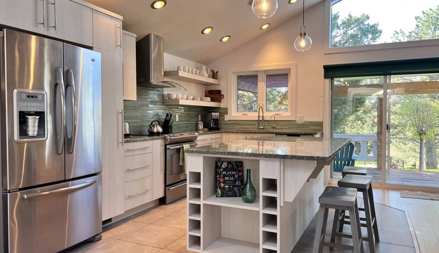 Eagles-Perch, Home Close to Downtown Eagle