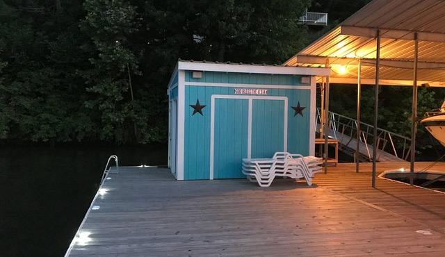 "EAGLES REST" Lakefront Main Channel, Amazing Views!