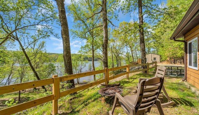 Eagles Rest on Kentucky Lake- peaceful spot for vacation overlooking the lake