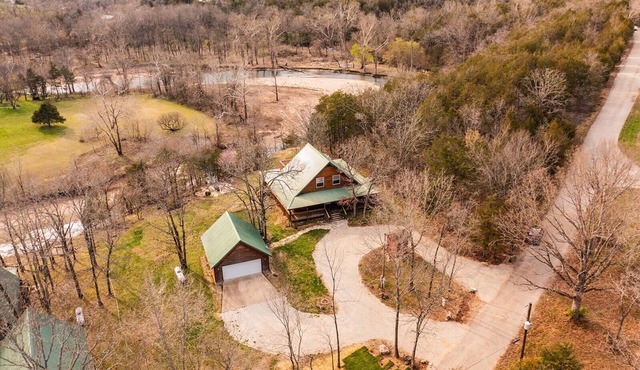 Eagles Roost. Wifi & Dog Friendly. Covered porch & upper Deck w/Sunset Views