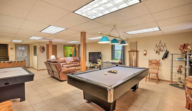 'Eagles View' w/Game Room - Walk to River!