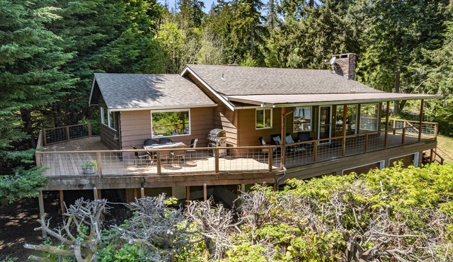 Eagles Watch by AvantStay | Large Deck w/Views