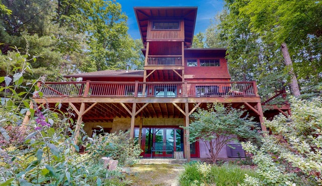 Eagles Wing Lodge | Game Room, Firepit, Dazzling Sunset Views | Near Downtown