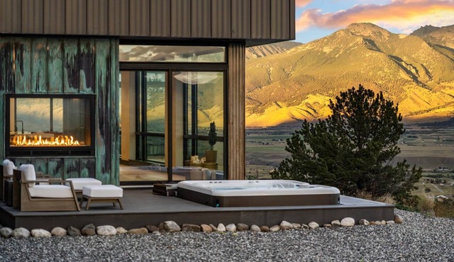 Eagles Wings: Luxe Yellowstone Retreat |Condé Nast