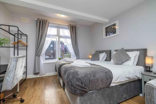Ealing Manor - 6 beds 3 sofa beds sleeps 9 ppl