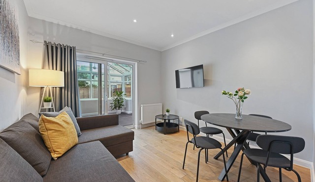 Ealing W13 - Modern and Stylish Broughton 2Bed/2Bath GF Flat with Lovely Garden