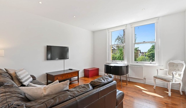 Ealing W5 - Comfy 2 Bedroom & 1 Bathroom Flat