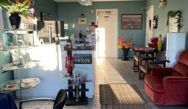 Earlton Motel