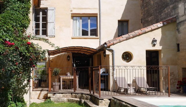 Early 1800's Stone Townhouse In The Historic Village Of Uzes + Pool And Garden