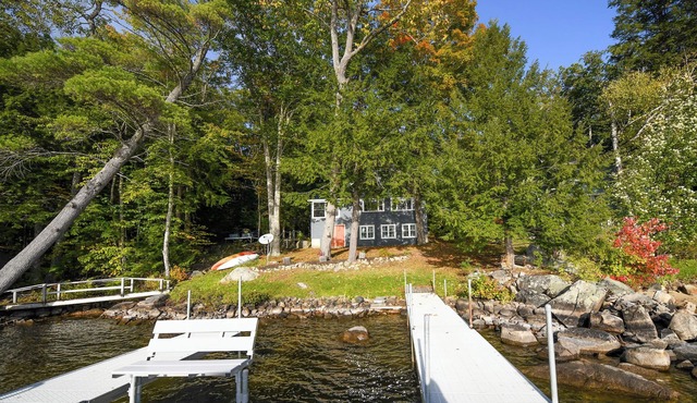 EARLY-BIRD SPECIAL - Charming Long Lake Cottage with Stunning Sunset Views