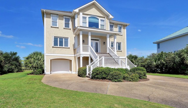 Early Busby - Contemporary Single Family Home on the Sound with Jacuzzi tub