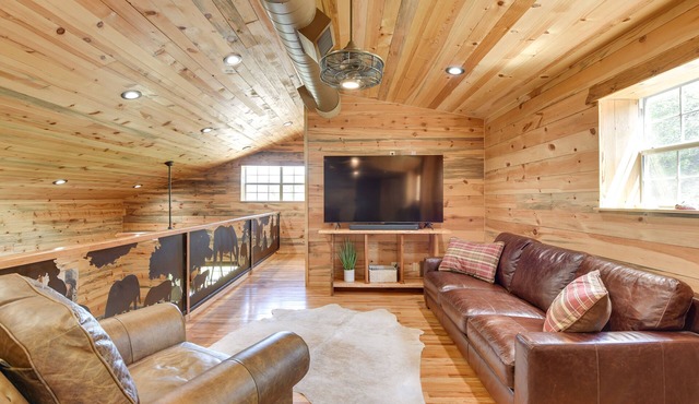 Early Cabin w/Deck ~ 20 Mi to Lake Brownwood!