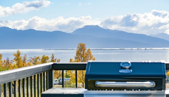 Early Season Rate Drops! Spit and Bay Views!