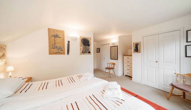 Earnside Cottage, with charming riverside views