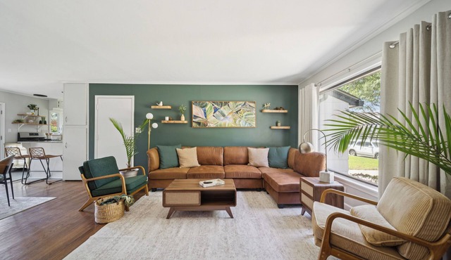 Earth & Echo-Nature-Inspired - Themed Bedrooms + Firepit + Walk to Brookside