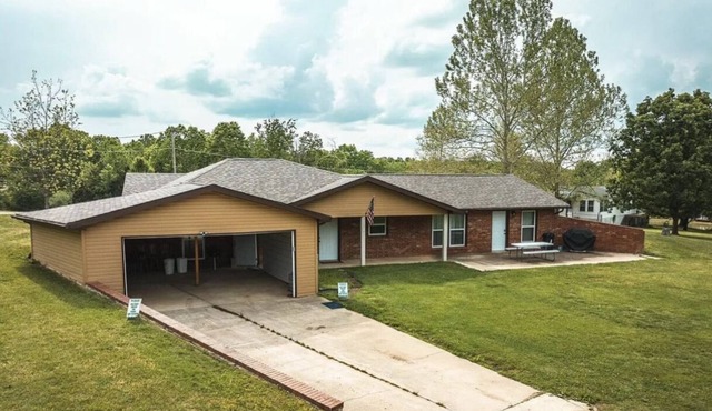 Earth Home Near Leonard Wood with Private Pond; Events ok with approval