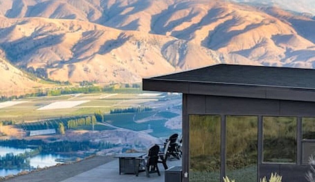 Earthlight 2 - On Top of The World