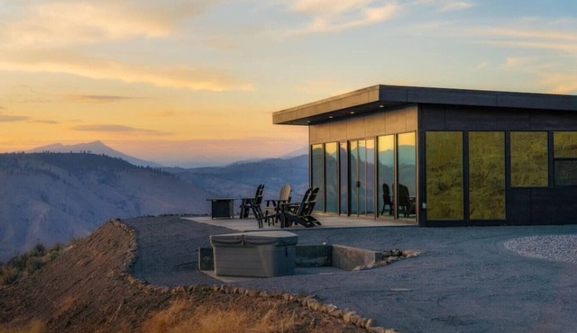 Earthlight 4 - On Top of The World