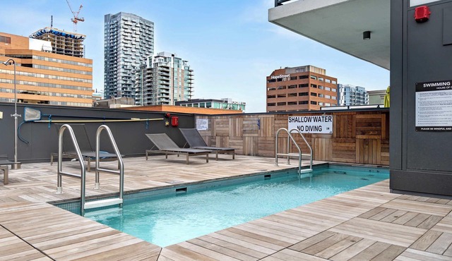 Earthlight Golden Hour Corner