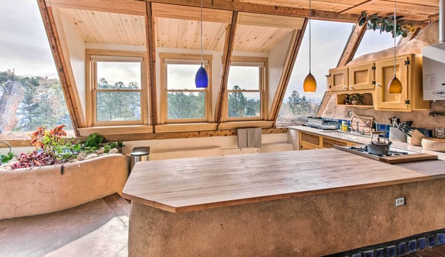 Earthy Escape: Wood-Burning Sauna, Mtn View!