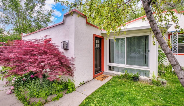 Earthy Pearl - 1 Bedroom Suite @ the Boise Depot