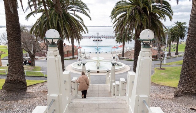 EAS001 · Eastern Beach apartment with Pool & Gym