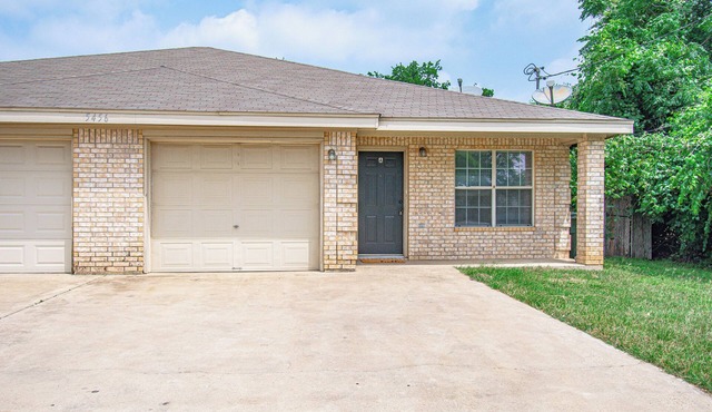 Easily accessible 2 bedroom 2 bathroom 1 car garage duplex