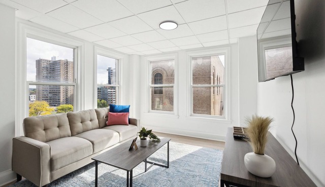 East 636I Cozy & Comfy I Downtown I Gym